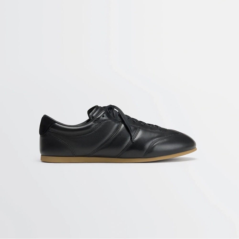 Lemaire SOFT RUNNER

Shiny nappa lamb size 45
